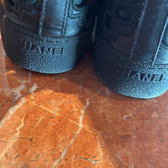 Authentic Chanel. Double sided leather sneaker/boots fabulous camellias all over - Picture 4 of 16